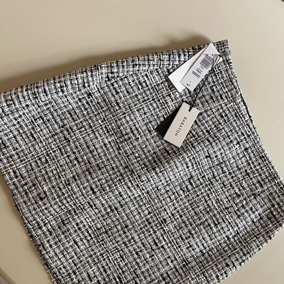 Aritzia Dresses & Skirts - Babaton Little Tweed Skirt